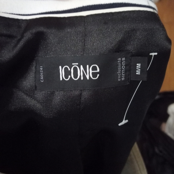 Simons Black and White Striped Blazer with Tailored Silhouette - Picture 2 of 2